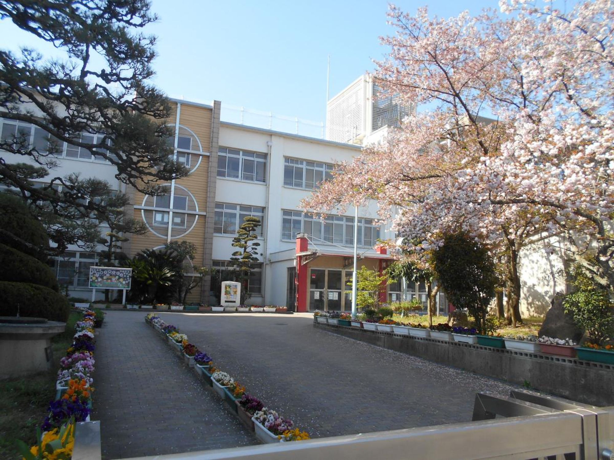 柳本小学校 校舎